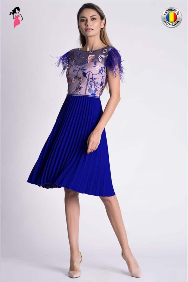 Rochie Xara eleganta de seara cu pene la umar si fusta solata