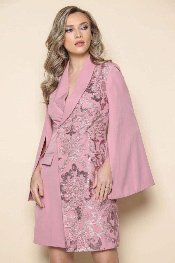 Rochie sacou roz cu maneci despicate si broderie pretioasa
