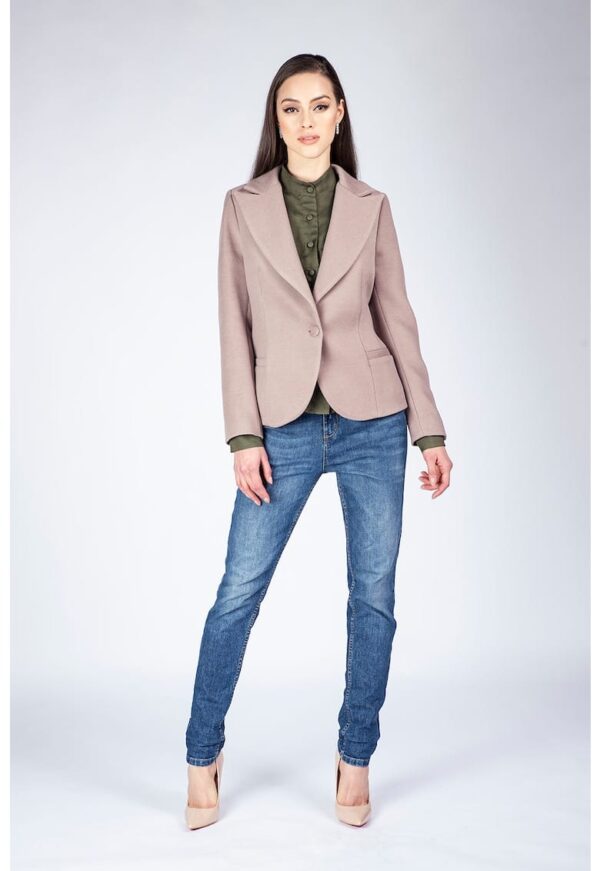 Sacou cu nasturi si maneci lungi