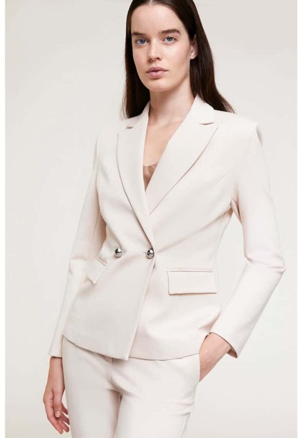 Sacou cu doi nasturi si buzunare cu clapa