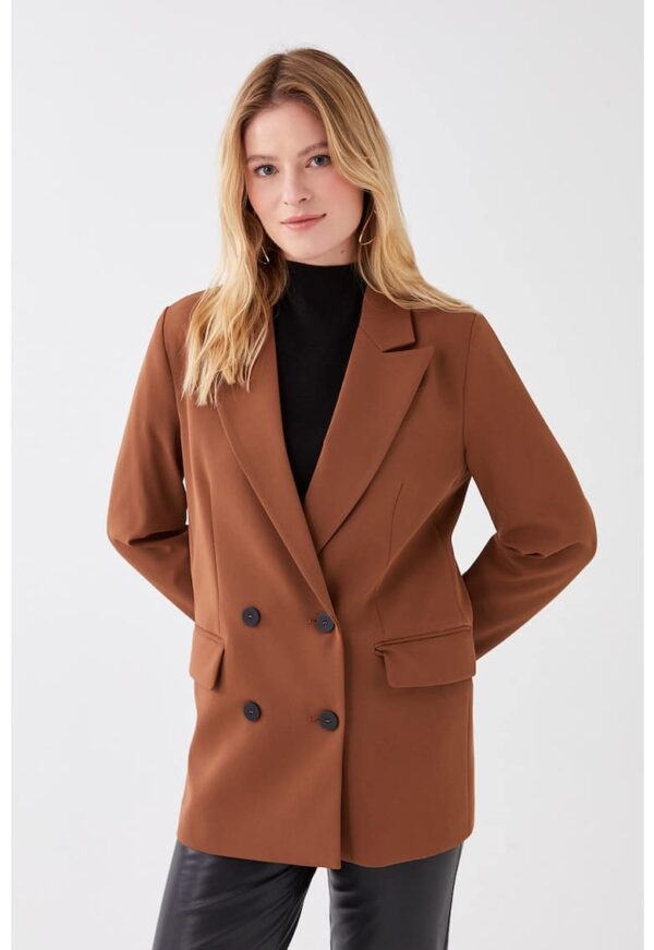 Sacou cu model cu doua randuri de nasturi