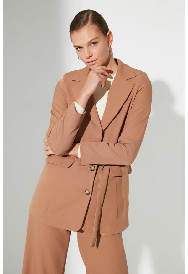 Sacou cu revere decupate