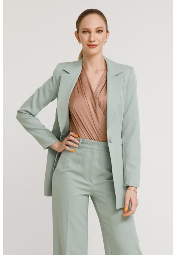 Sacou cu un nasture si buzunare cu refilet