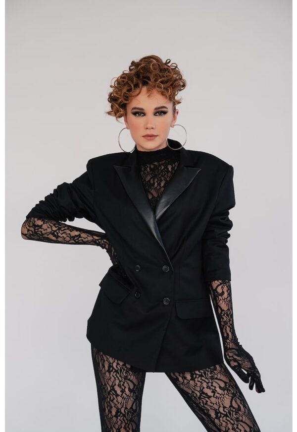 Sacou cu doua randuri de nasturi si evere decupate Damaris