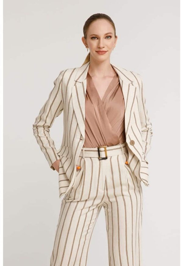 Sacou cu model in dungi si revere