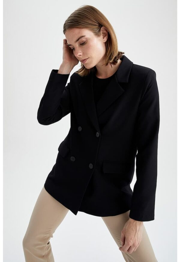 Sacou cu doua randuri de nasturi si revere decupate