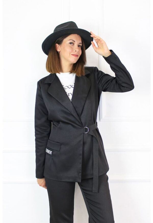 Sacou cu revere decupate