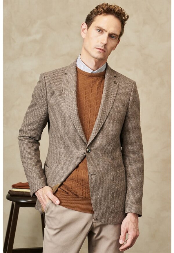 Sacou din amestec de lana cu revere decupate