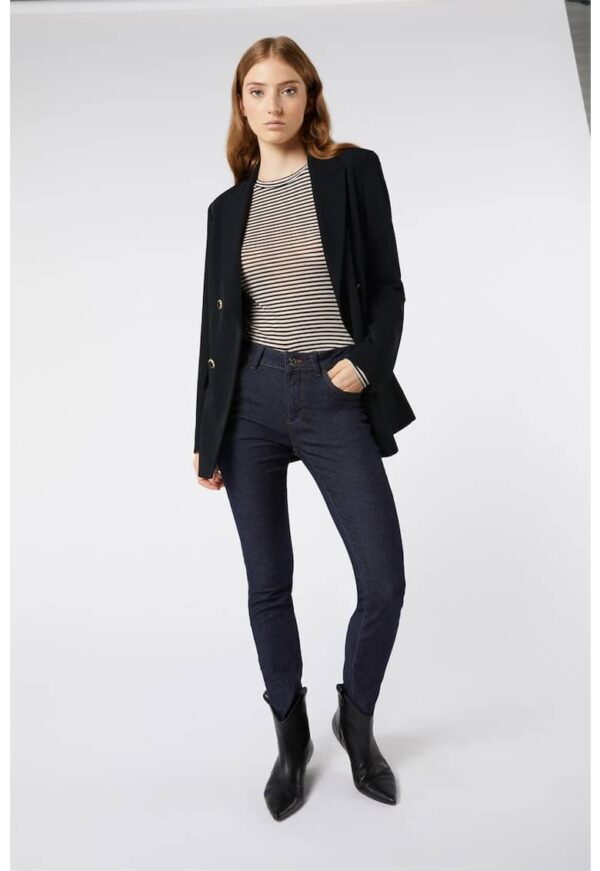 Sacou cu doua randuri de nasturi si revere decupate