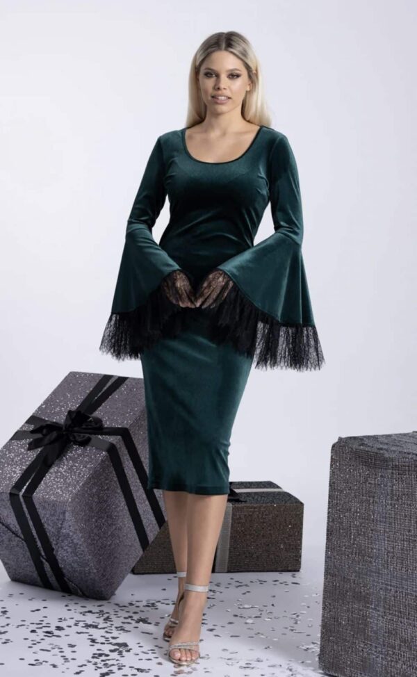 Rochie eleganta din catifea verde cu maneca clopot si terminatia din dantela Chantilly