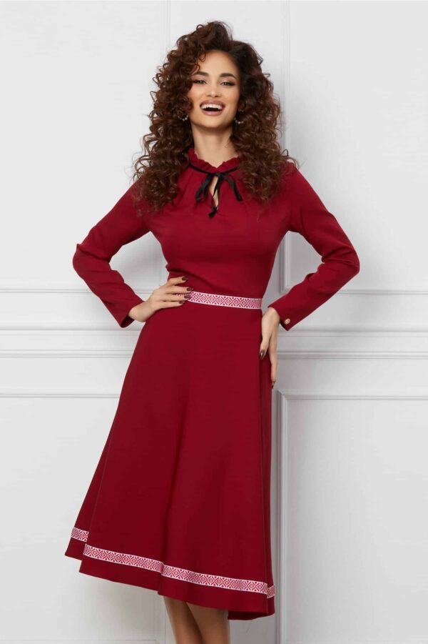 Rochie Dy Fashion caramizie cu motive traditionale in talie si la baza