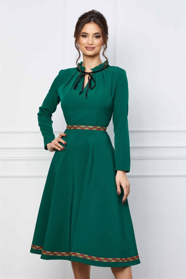 Rochie Dy Fashion bordo cu motive traditionale in talie si la baza