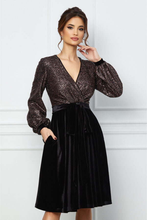 Rochie MBG mov din catifea cu paiete la baza si la maneci
