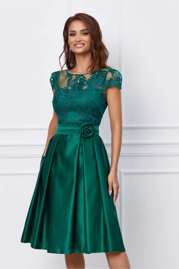 Rochie MBG roz cu dantela si volane