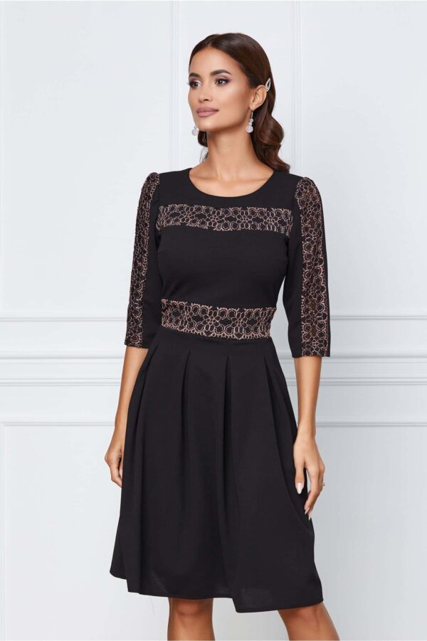 Rochie Alexa albastra cu design petrecut si accesoriu stralucitor in talie