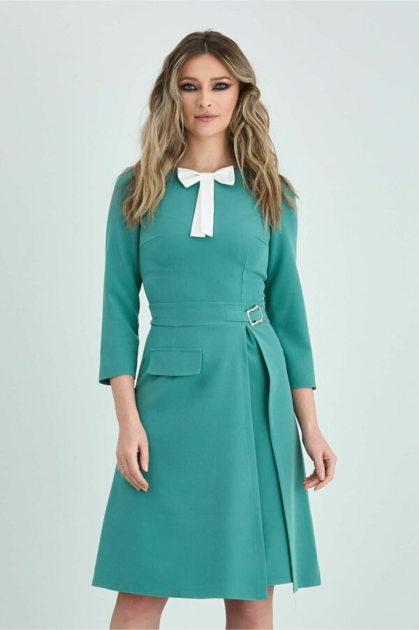 Rochie Alexa neagra cu design petrecut si accesoriu stralucitor in talie