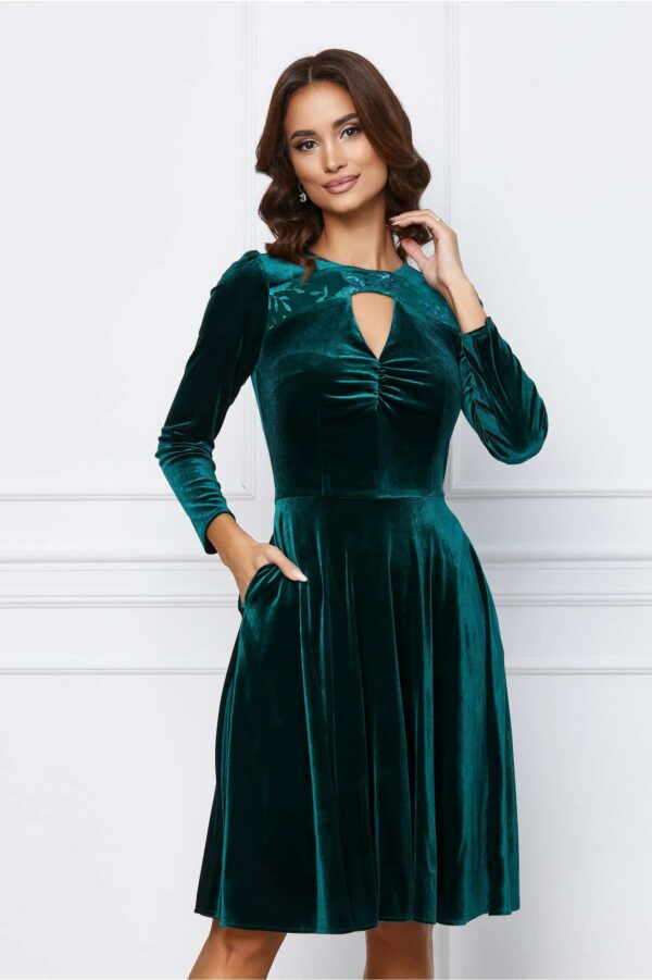 Rochie Moze verde din catifea cu decupaj la decolteu