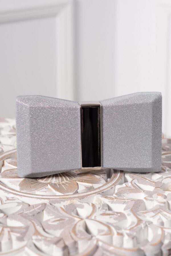 Geanta eleganta Cleopatra tip funda argintie