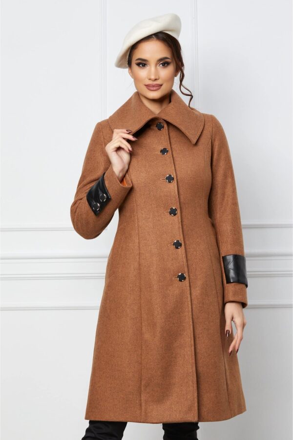 Palton Moze maro cu aplicatii din piele ecologica pe maneci