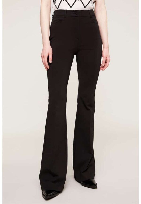 Pantaloni evazati cu talie inalta