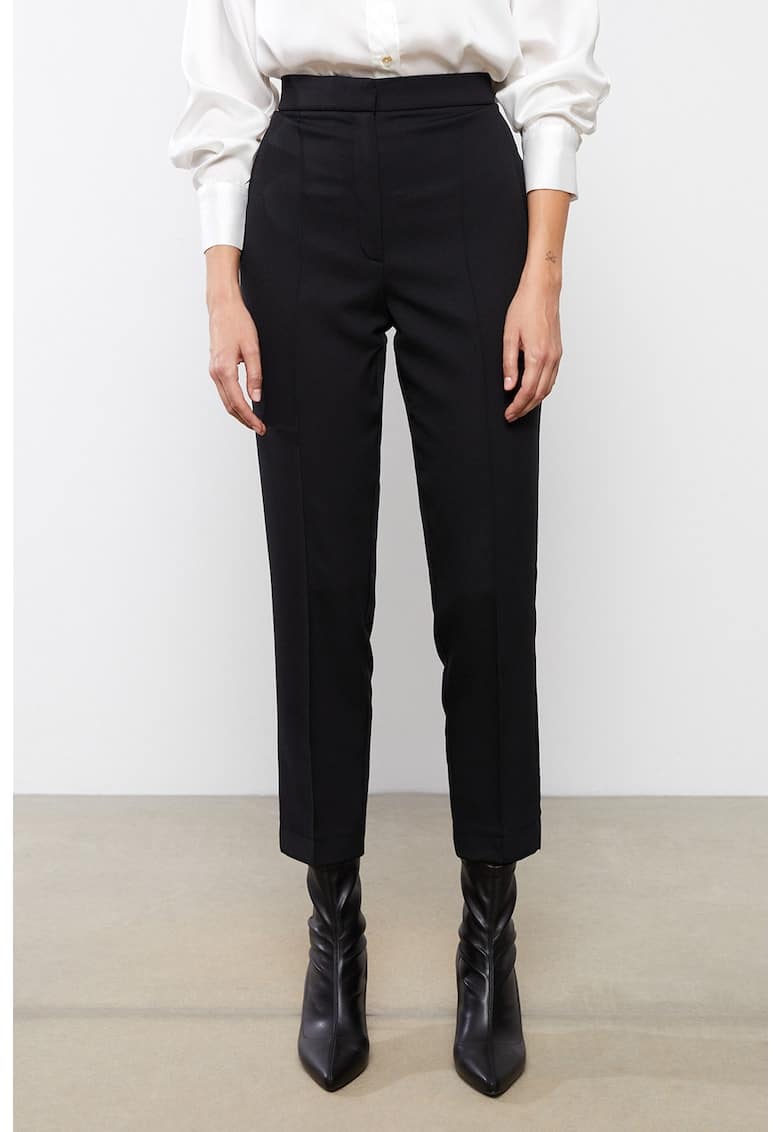 Pantaloni conici cu talie inalta