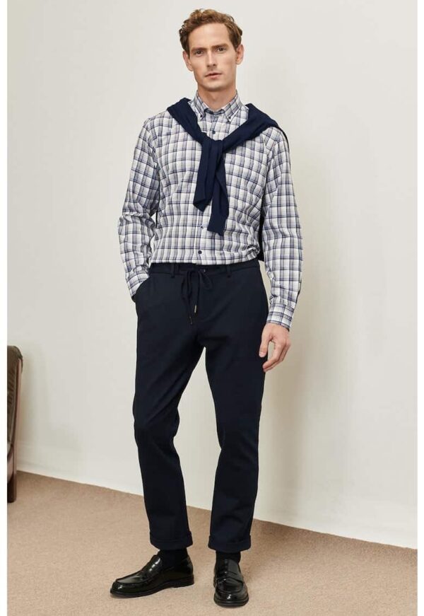 Pantaloni cu talie medie si snur