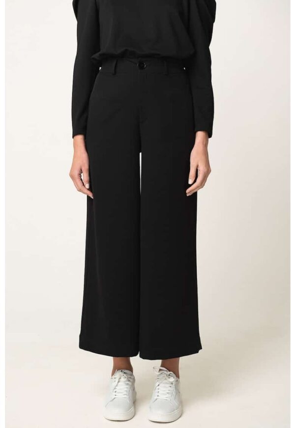 Pantaloni crop cu croiala ampla si talie inalta