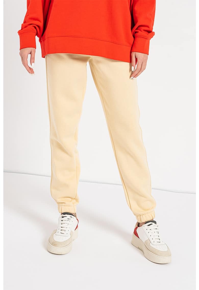 Pantaloni pentru fitness cu logo brodat