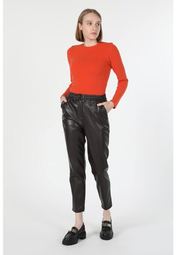 Pantaloni crop de piele ecologica