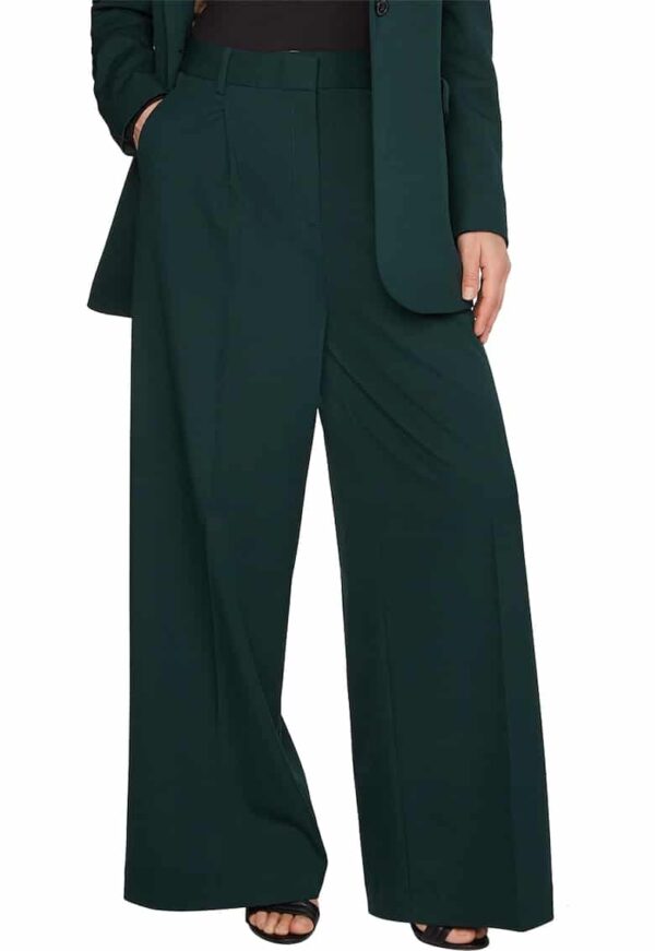 Pantaloni cu croiala ampla si talie inalta