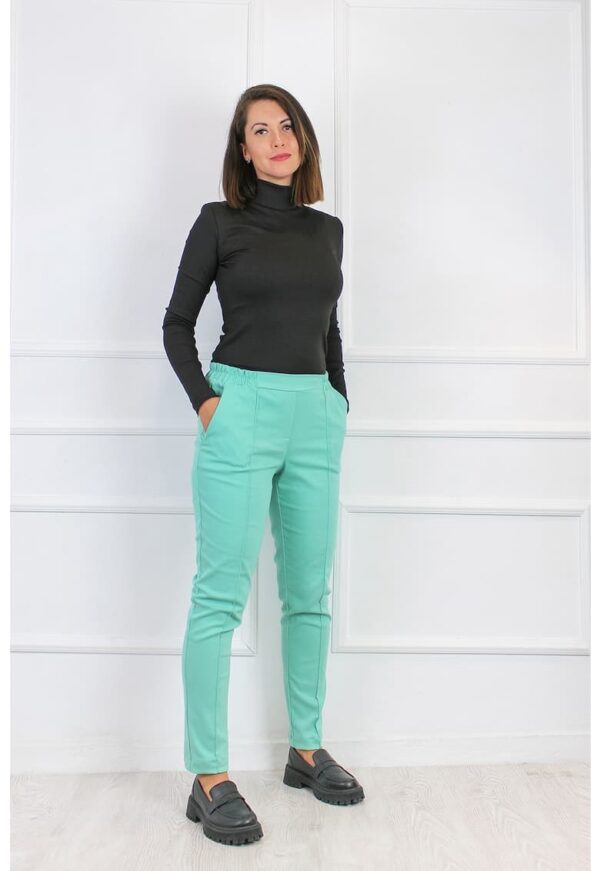 Pantaloni conici cu talie elastica