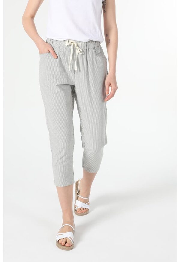 Pantaloni capri cu dungi si talie inalta