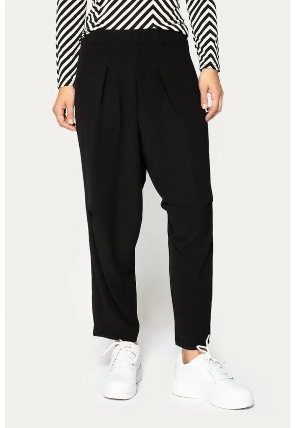 Pantaloni conici cu buzunare oblice