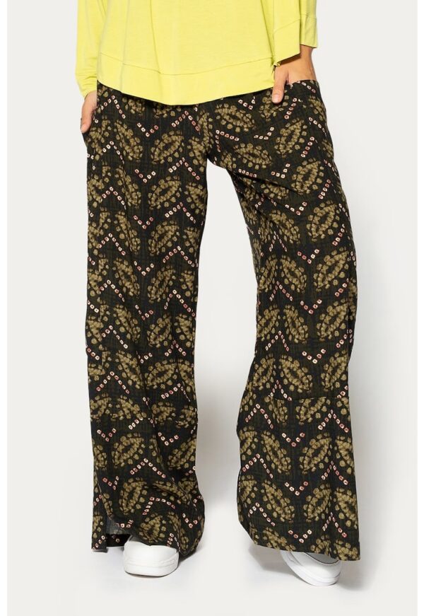 Pantaloni ampli cu imprimeu grafic