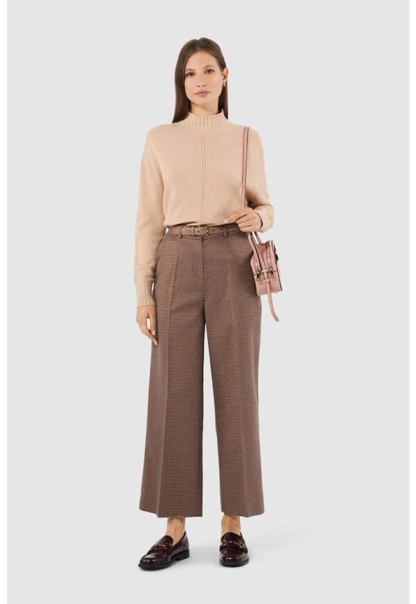 Pantaloni cu croiala ampla si talie inalta