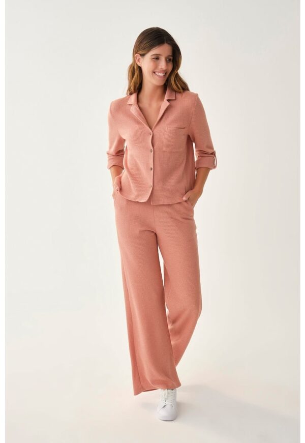 Pantaloni evazati cu aspect texturat