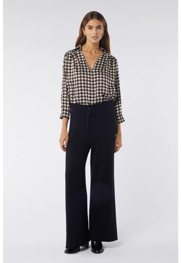 Pantaloni evazati si tricotati cu snur de ajustare in talie