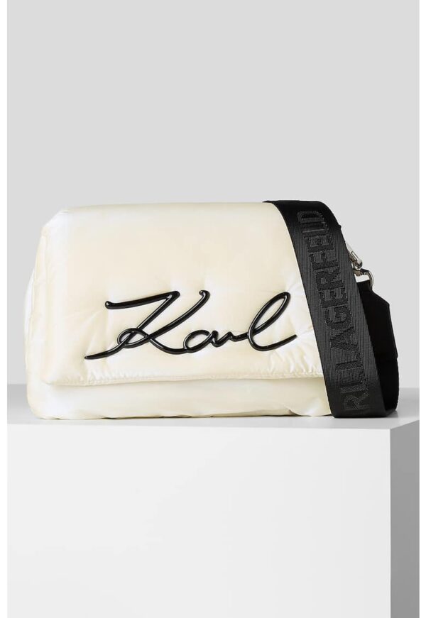 Geanta de umar cu aplicatie logo supradimensionata