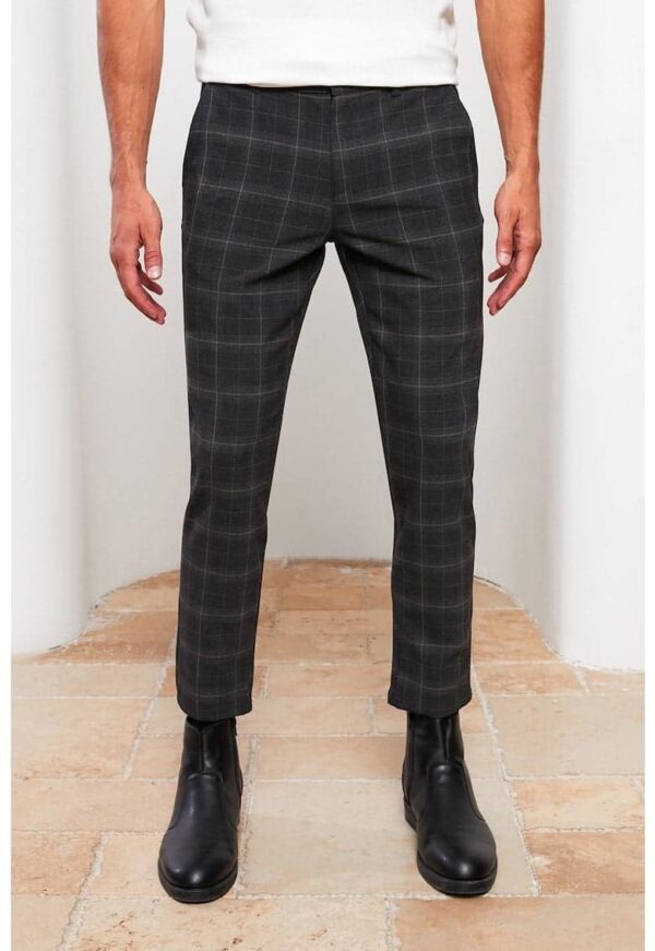 Pantaloni chino slim fit cu model in carouri