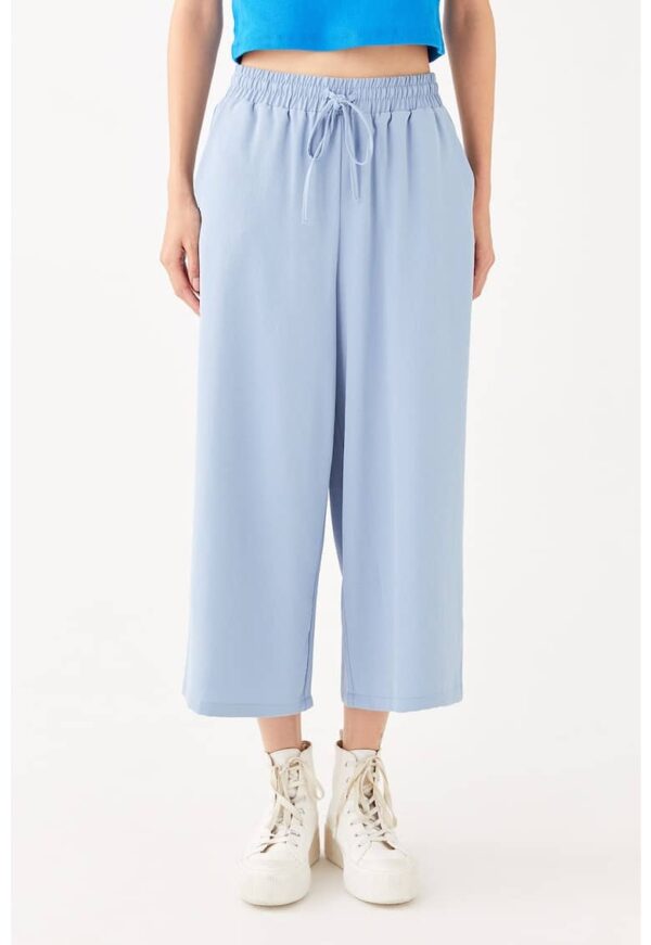 Pantaloni crop cu croiala ampla si talie inalta