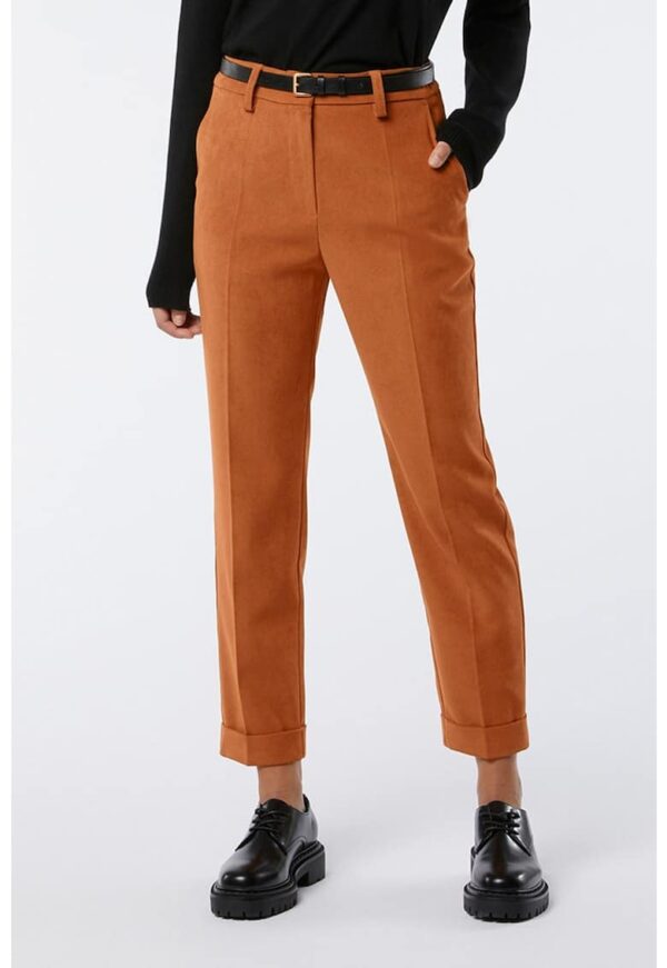 Pantaloni chino cu terminatii rasucite