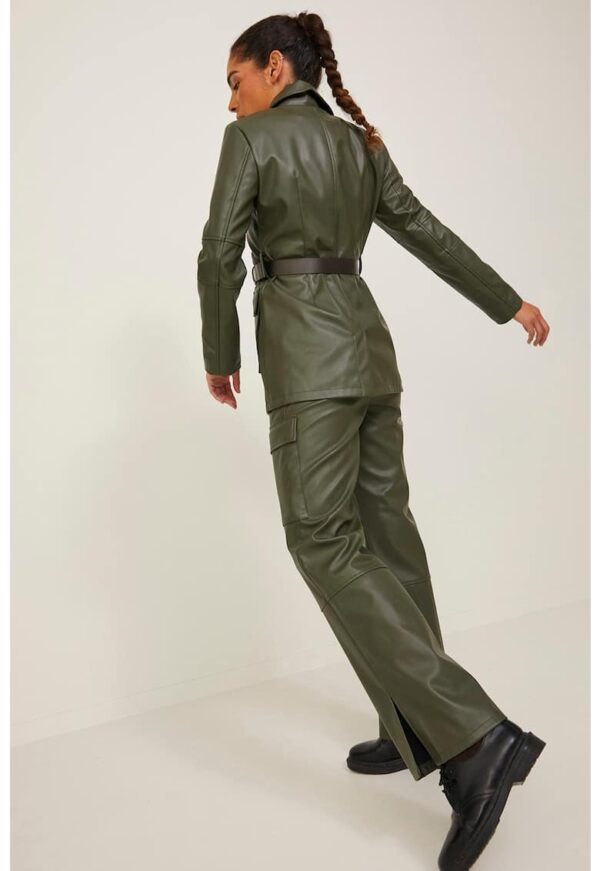 Pantaloni din piele ecologica cu buzunare aplicate lateral