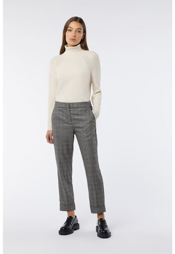 Pantaloni in carouri cu terminatii rasucite