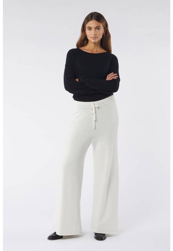 Pantaloni evazati si tricotati cu snur de ajustare in talie