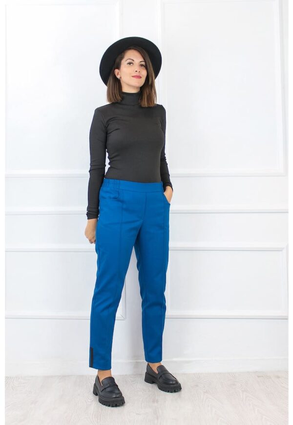 Pantaloni crop cu talie medie si buzunare oblice