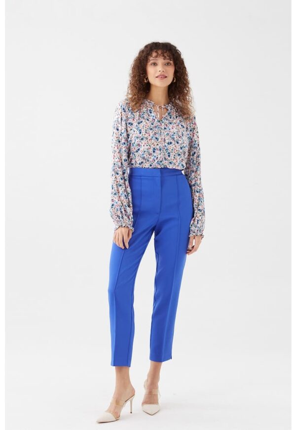 Pantaloni conici cu talie inalta