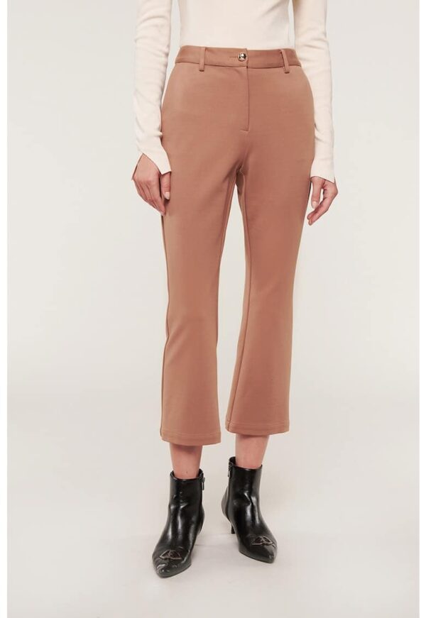 Pantaloni crop cu buzunare cu refilet pe spate