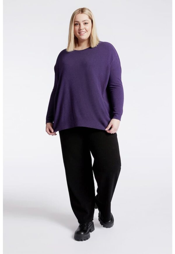 Pantaloni ampli cu croiala ampla