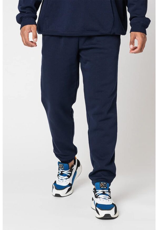 Pantaloni jogger cu logo brodat
