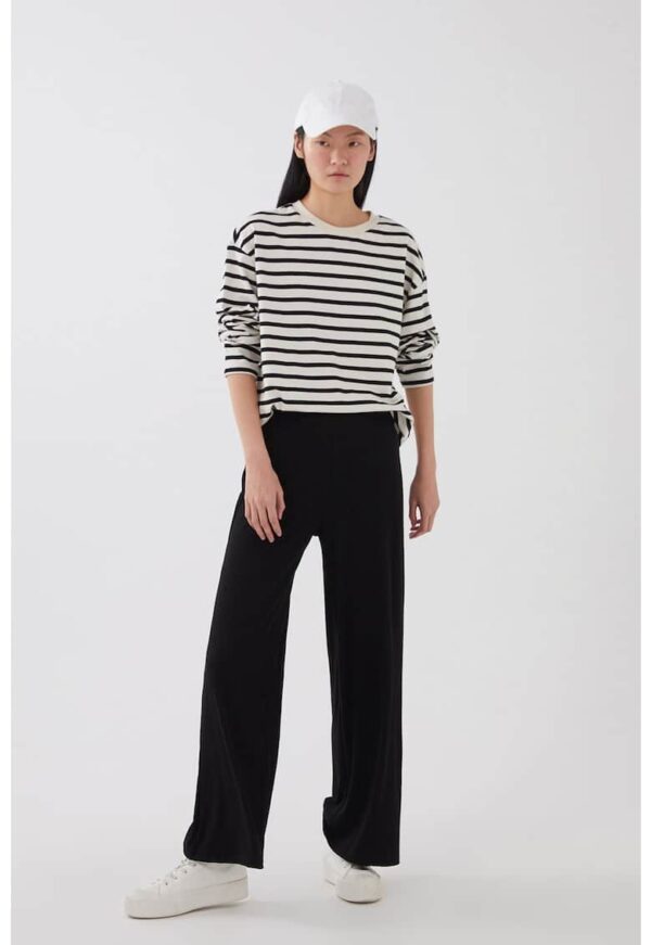 Pantaloni ampli cu aspect striat